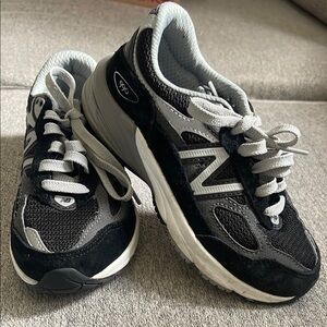 New Balance 990 Black and Gray Sneakers